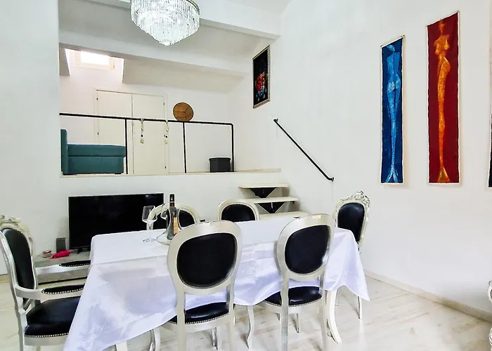 Milla In Art Deco Apartment